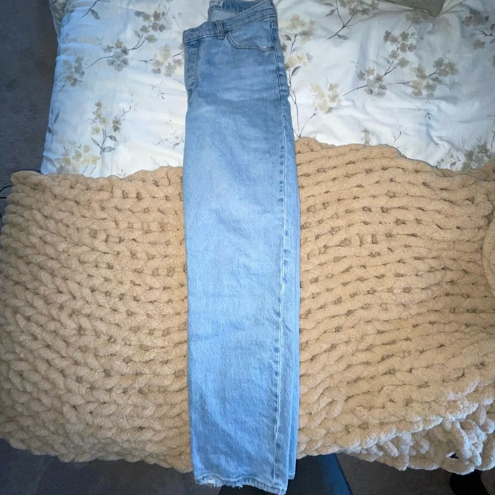 High Rise Cross Over Dad Jean - Picture 3 of 7